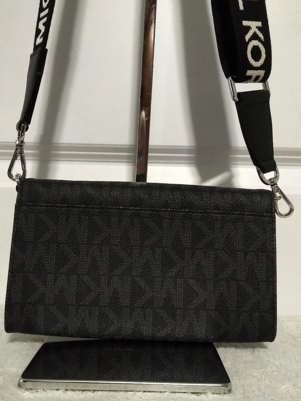 BRAND NEW Michael Kors Jet Set Convertible Wallet Crossbody Black & Grey MK Logo
